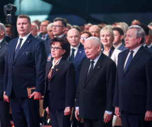 Wiercą Kaczyńskiemu za ścianą