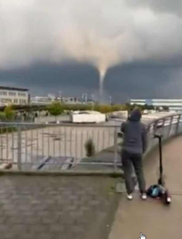 Tornado porywa ludzi i wrzuca do Bałtyku! Szok na wybrzeżu