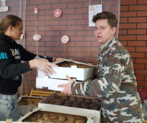 Małe, sprężyste, nadziewane i lukrowane. Trwa charytatywna akcja Pączki do rączki