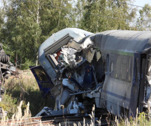 Wstrząsające zdjęcia z katastrofy kolejowej na Mazowszu
