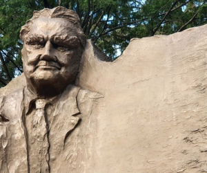 Olszewski ma wreszcie pomnik