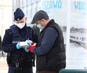 Dostał mandat,  a może szedł na obchody?