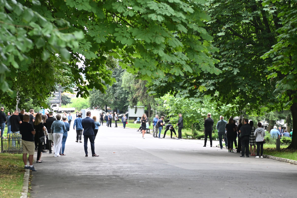 Pogrzeb Patryka P. Na cmentarzu pojawili się ochroniarze. Poruszające sceny podczas uroczystości