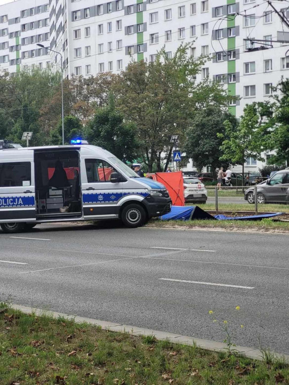 Łódź. Śmiertelny potrącenie 27-latki na przejściu. Kierowca volkswagena sam walczy o życie w szpitalu [ZDJĘCIA].