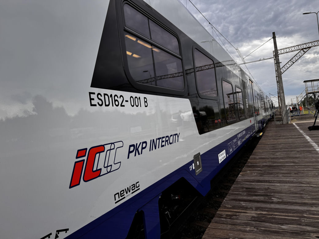 Tak wygląda nowy pociąg PKP Intercity. Zajrzeliśmy do środka!