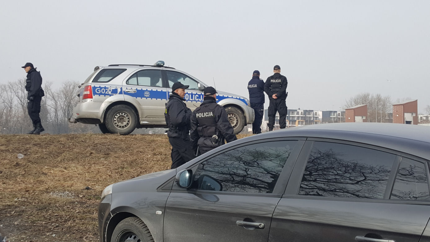 Akcja nad Wisłą. Z rzeki wyłowiono ciało mężczyzny [ZDJĘCIA]