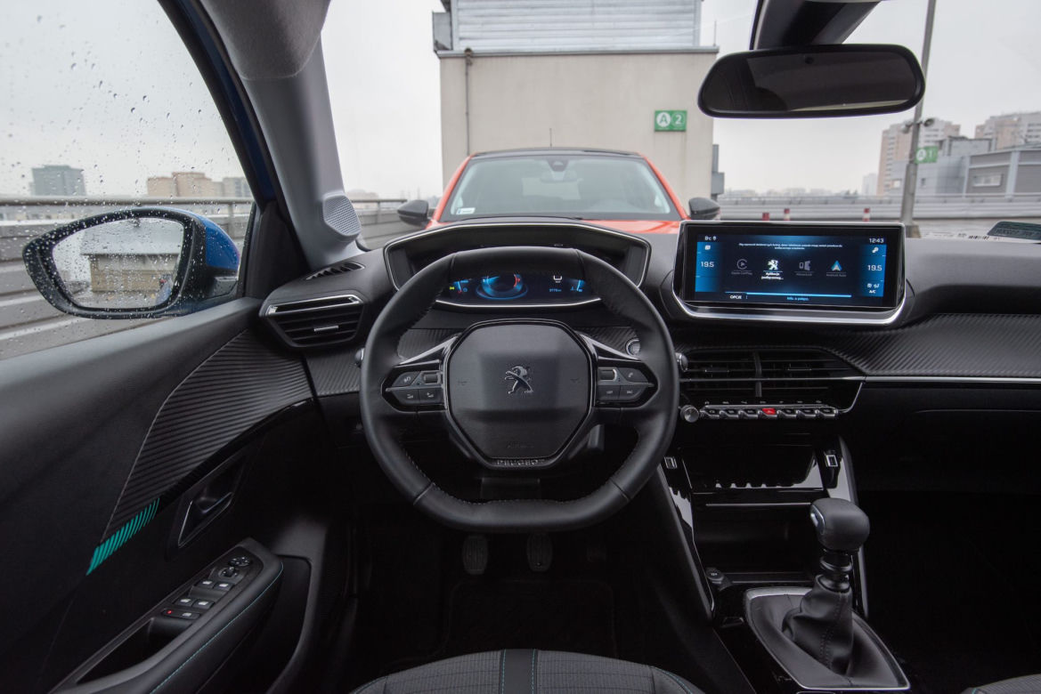 Peugeot 208 Allure vs Opel Corsa Elegance
