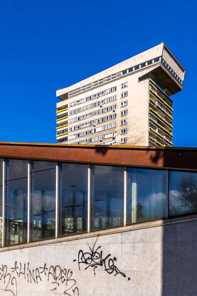 Blok Młotek na Smolnej 8 w Warszawie