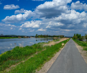 Skawina: malownicza ścieżka rowerowa wzdłuż Kanału Łączańskiego