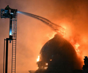 W. Brytania/ W wyniku pożaru zawalił się budynek obok dworca centralnego w Glasgow