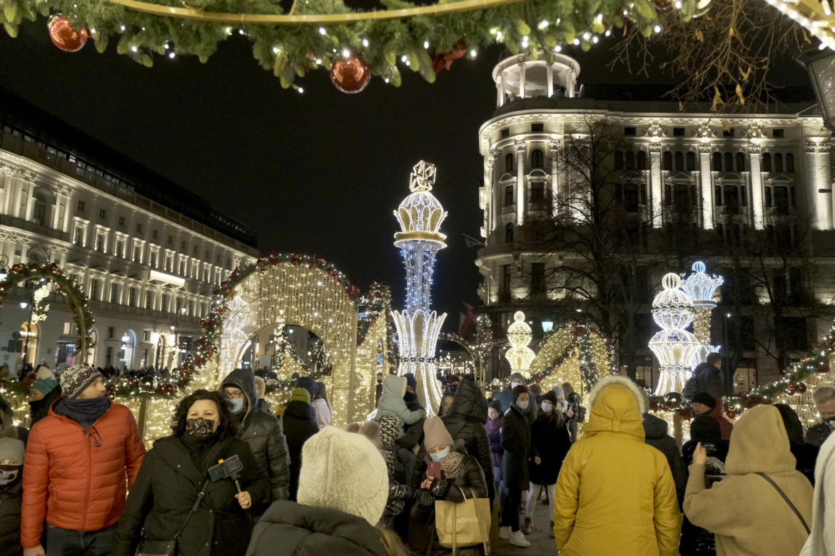 Niesamowita iluminacja świąteczna rozbłysnęła w Warszawie