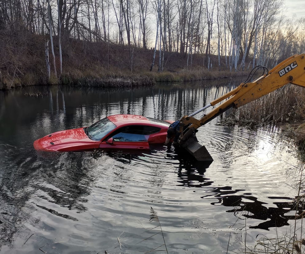 Ford Mustang utopiony w Dąbrowie Górniczej 