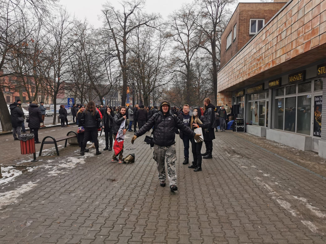 Przyjaciele i fani Romana Kostrzewskiego odsłonili tablicę pamiątkową w Bytomiu