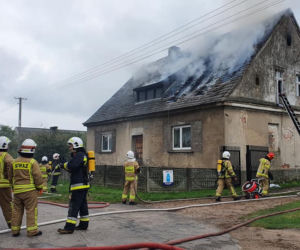 Pożar domu pod Budzyniem. Poddasze poszło z dymem!