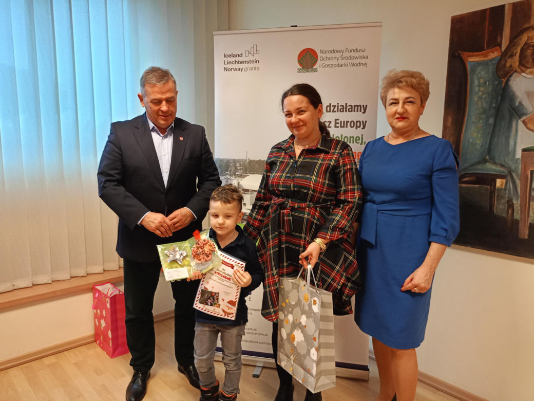 Podsumowanie konkursu na bożonarodzeniową kartkę świąteczną z recyklingu odbyło się w siedzibie Przedsiębiorstwa Energetycznego w Siedlcach