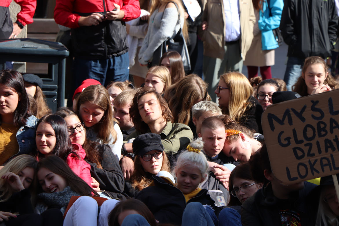 Młodzieżowy Strajk Klimatyczny w Toruniu. Protestowali przeciwko rządowi i korporacjom