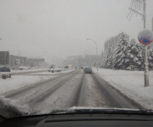 FATALNE warunki na drogach Rzeszowa. Śnieżny ARMAGEDON! [ZDJĘCIA]
