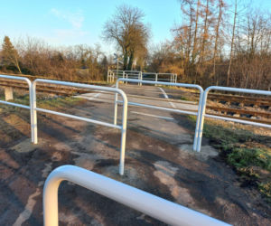 Samochodem już nie przejedziesz. Zmiany na przejeździe kolejowym przy Dąbrówki w Lesznie