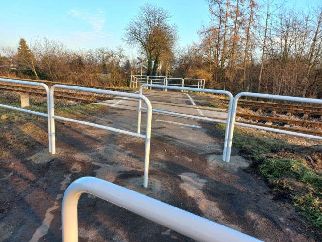 Samochodem już nie przejedziesz. Zmiany na przejeździe kolejowym przy Dąbrówki w Lesznie