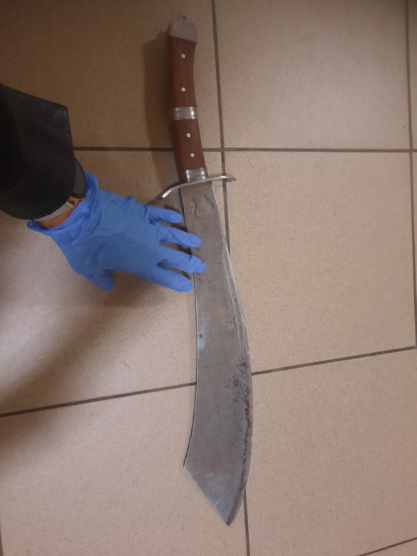 Groził policjantom, że pozabija ich mieczem. Dramatyczna interwencja na Pradze-Południe