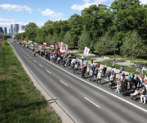 Wielki różaniec na ulicach Warszawy. Modlą się o ustanie „pandemii aborcji”