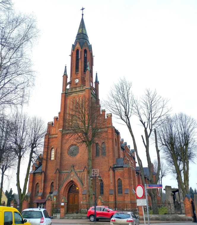 To najpiękniejsze miasteczko województwa łódzkiego. Leży nad jedną z najdłuższych rzek w Polsce