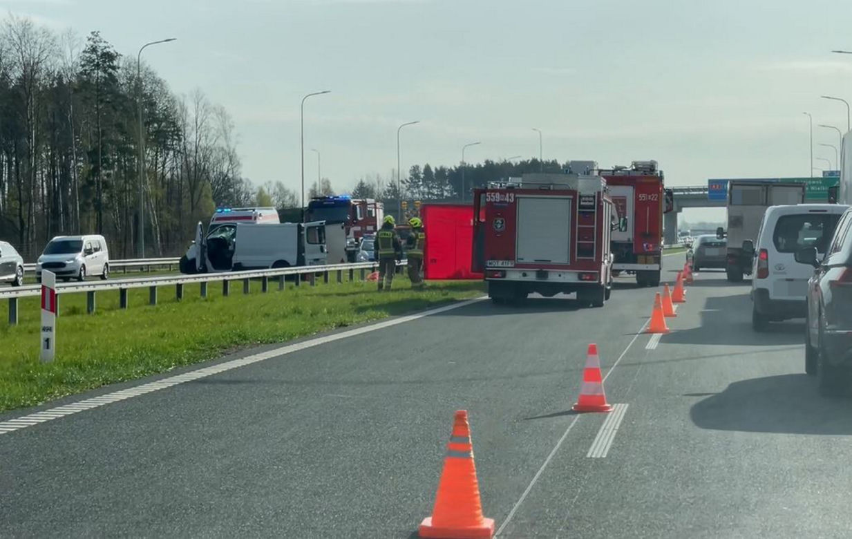Tragiczny wypadek na A2 pod Otwockiem. Jedna osoba nie żyje, są ranni
