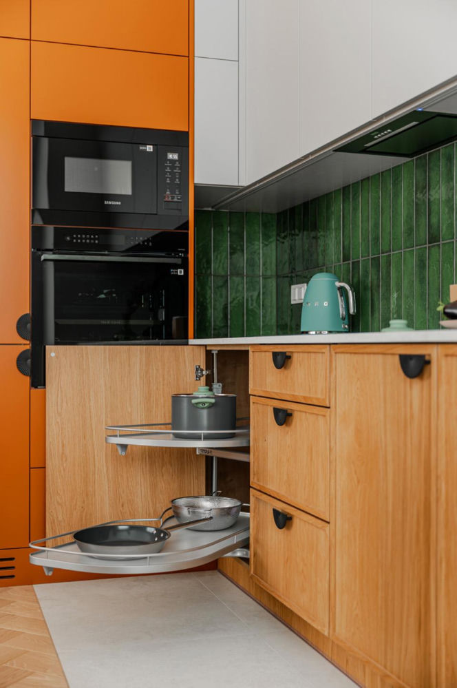 Mieszkanie w kolorach szałwiowej zieleni i ciepłej terakoty