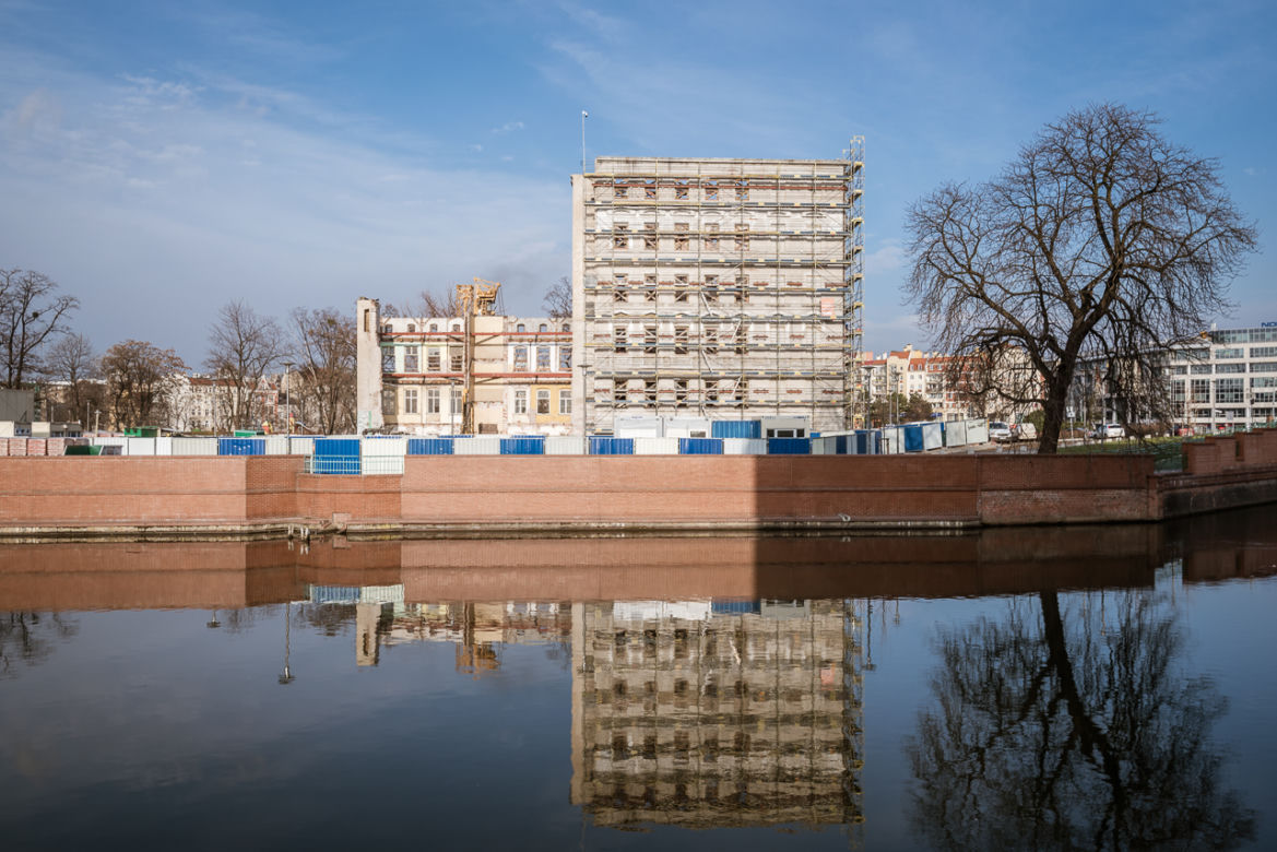 Kamienica na Wyspie Słodowej w przebudowie