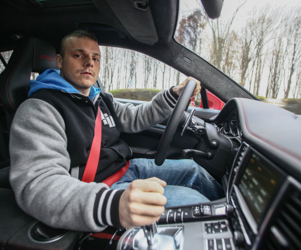 Adrian Zieliński w Porsche Panamera GTS