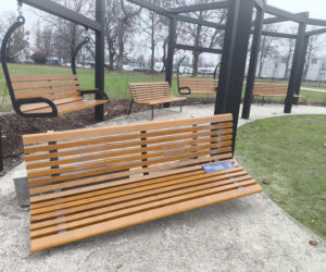 Nowy park w Warszawie już zniszczony. Przykro się na to patrzy