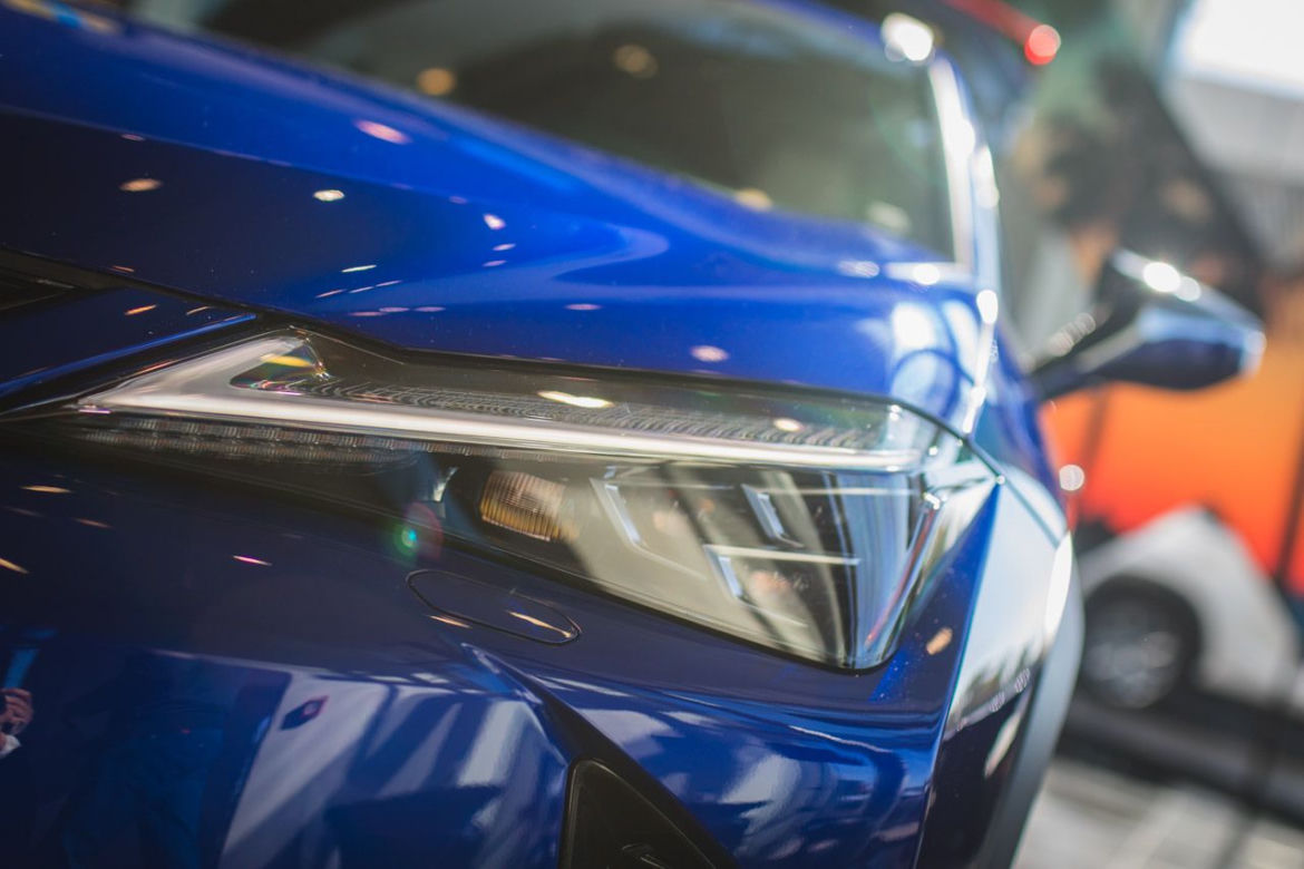 Lexus UX już w polskich salonach