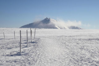 Szok! W tym miejscu Polski jest pół metra śniegu. Zima nie odpuszcza