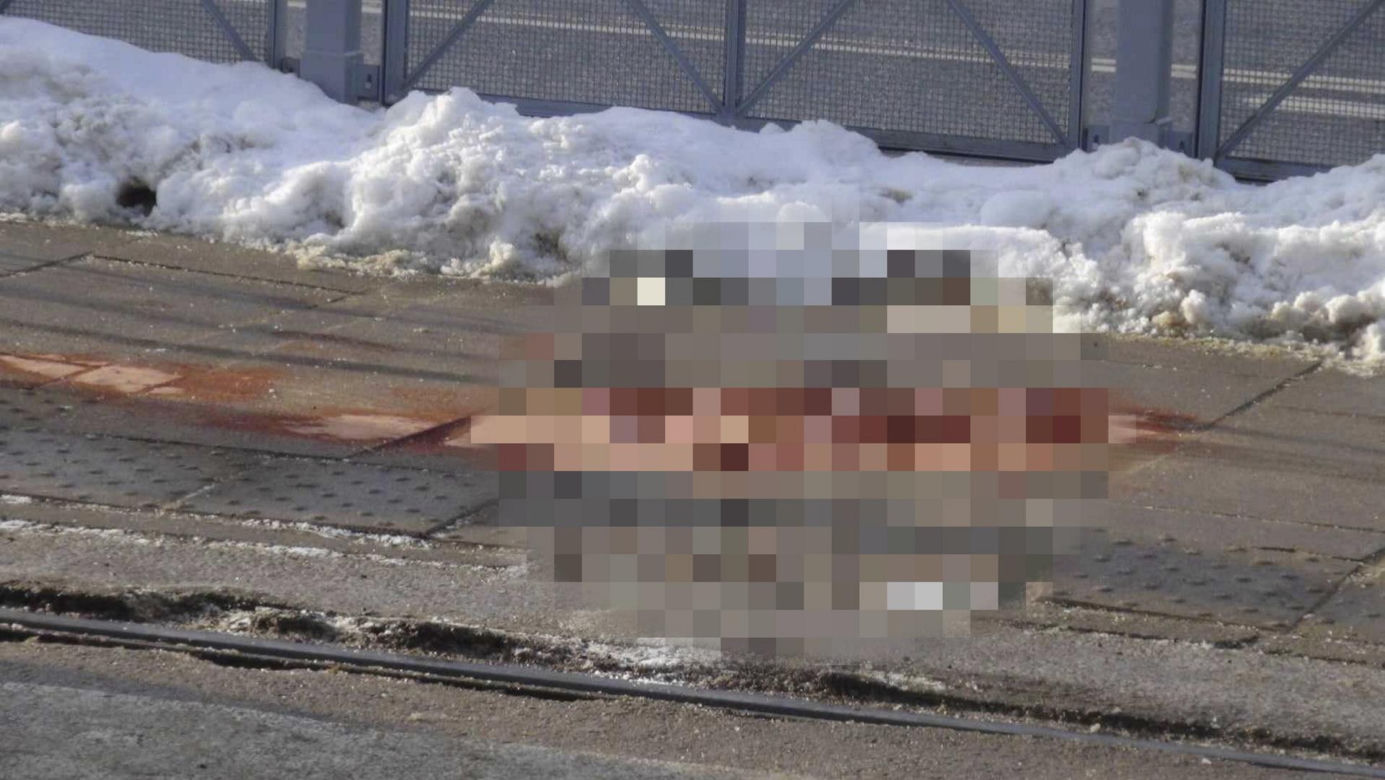Potrącenia pieszej przez tramwaj na przystanku Ratusz-Arsenał
