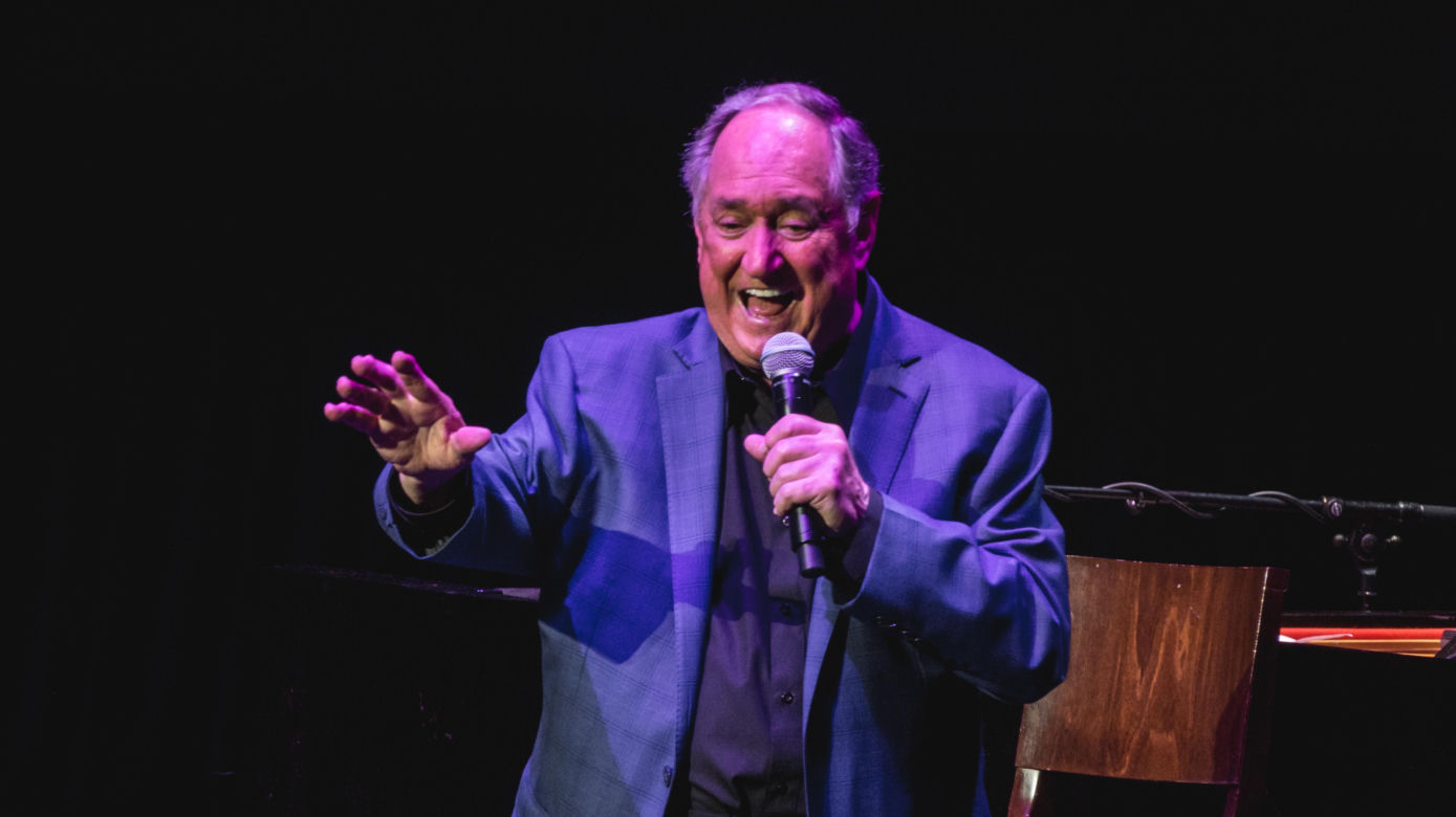 Neil Sedaka (ur. 13 marca 1939 w Brooklynie, zm. 27 lutego 2026 w Los Angeles)
