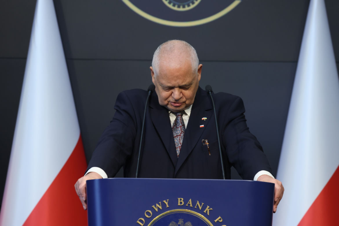 Podwyżka stóp procentowych. Glapiński tłumaczy kiedy to się skończy. Zobacz jego miny