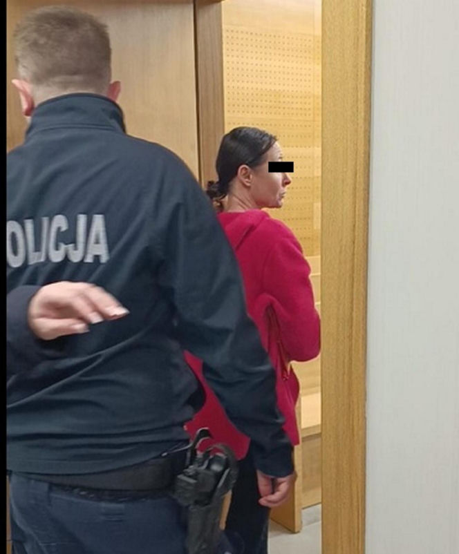 Wyrodna matka zgotowała Julce piekło. Latami wypalała jej kwasem rany na skórze!