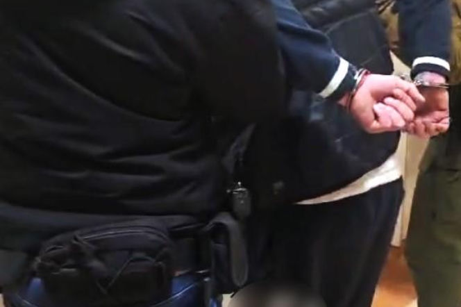 Długie ukrywanie się nic nie pomogło.  Przestępca wpadł w ręce sądeckich policjantów!
