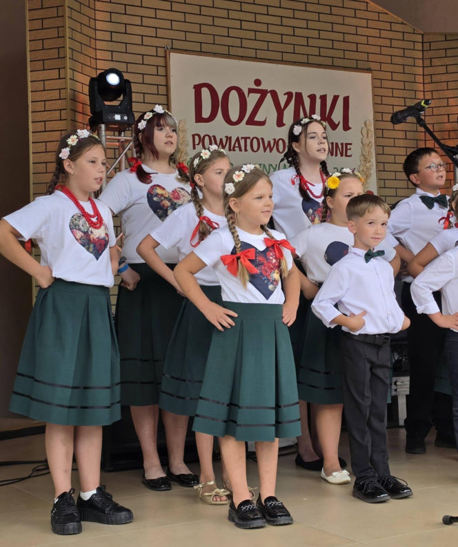 Dożynki 2026. Niezwykły korowód i wieńce pełne symboli. Powiat starachowicki podziękował za plony