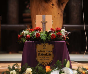 Irena Dziedzic umierała w zapuszczonym zarobaczonym mieszkaniu