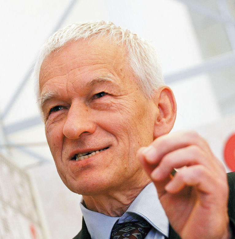 Kornel Morawiecki (69 l.)