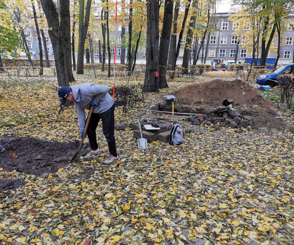 Niezwykłe odkrycie w Ogrodach Branickich. Zobacz, na co trafili archeolodzy [ZDJĘCIA]