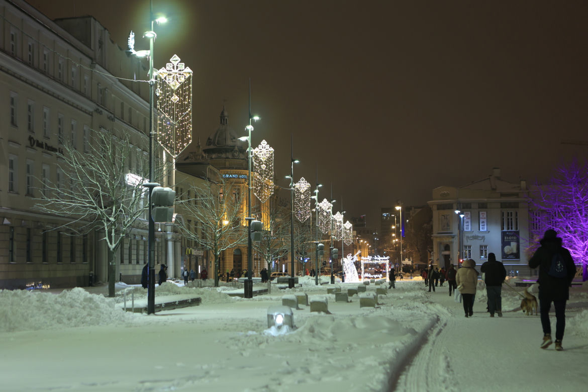 Śnieżny Lublin wieczorową porą