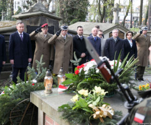 Rocznica Katastrofy Smoleńskiej w Krakowie. Prezydent Duda oddał hołd ofiarom