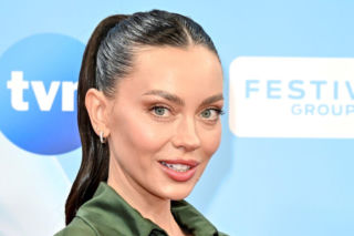 ZMASAKROWALI EDYTĘ ZAJĄC! Jej twarz na plakacie Hotelu Paradise nie do poznania