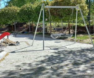 Statek piracki nabiera kształtów. Kiedy otwarcie placu zabaw w Parku Tysiąclecia w Lesznie? [ZDJĘCIA/FILM]