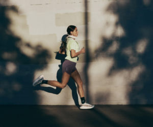 Komfort, sprężystość i pewność kroku na różnym podłożu - od miejskich ulic po szutrowe ścieżki