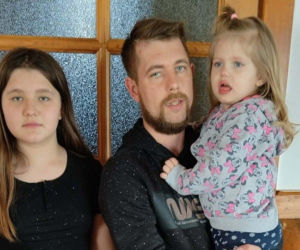 Straszny wypadek zabrał dziewczynkom mamę. Los napisał dla tej rodziny tragiczny scenariusz