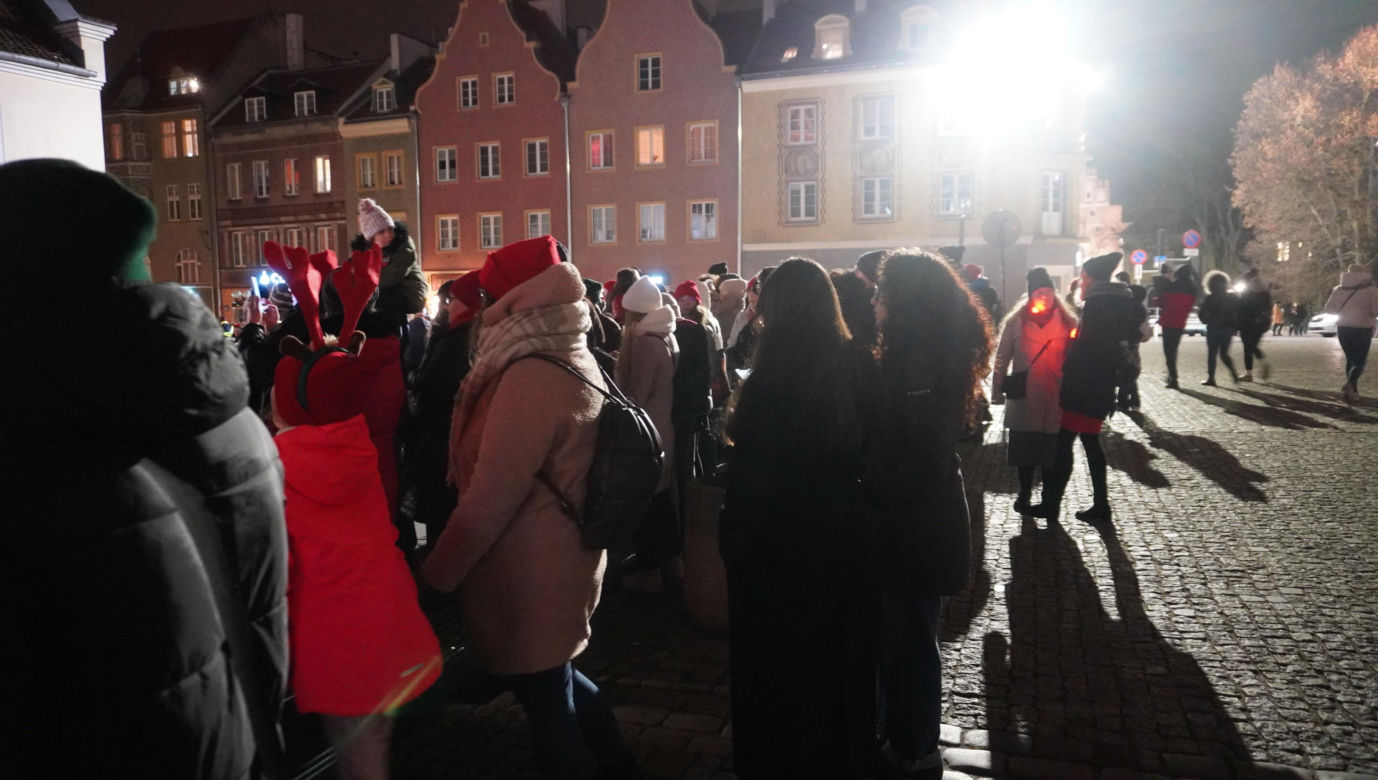 Święta w Olsztynie odpalone! Na Starym Mieście rozbłysła piękna choinka [ZDJĘCIA]