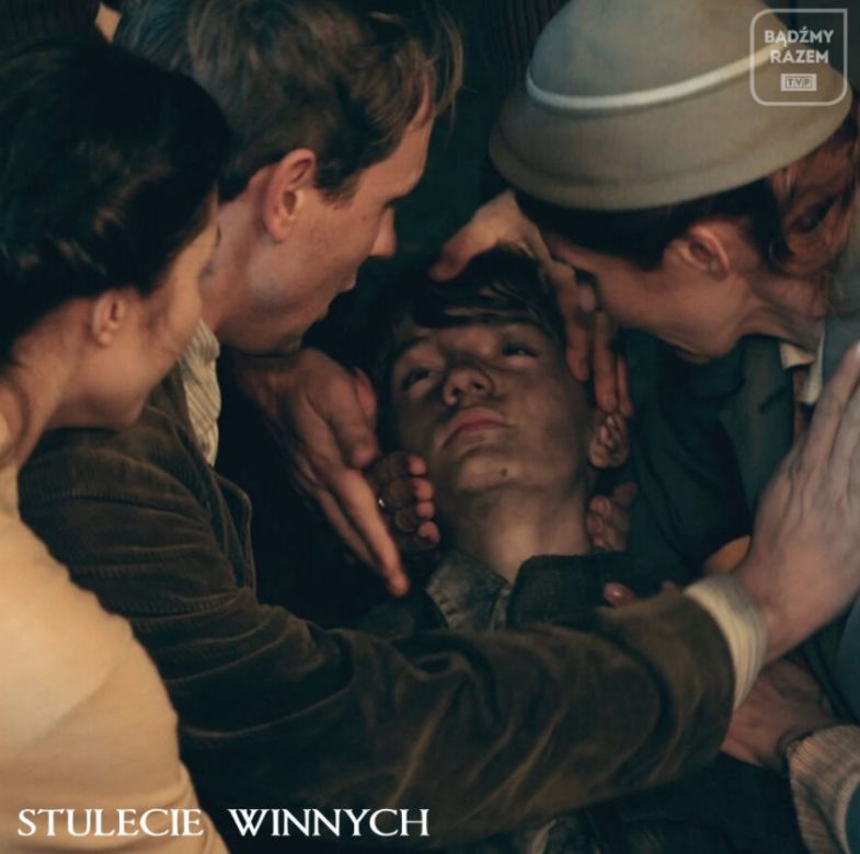 Stulecie Winnych sezon 3: Ania (Urszula Grabowska), Mania (Magdalena Walach), Michał (Stefan Pawłowski), Michałek (Bruno Campbell)